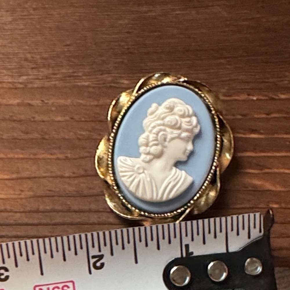 Vintage Gold and Blue Cameo Brooch - Picture 7 of 7